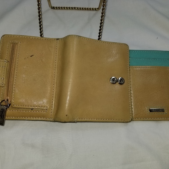 a9,474 Fossil Yellow Leather Wallet - Picture 3 of 6